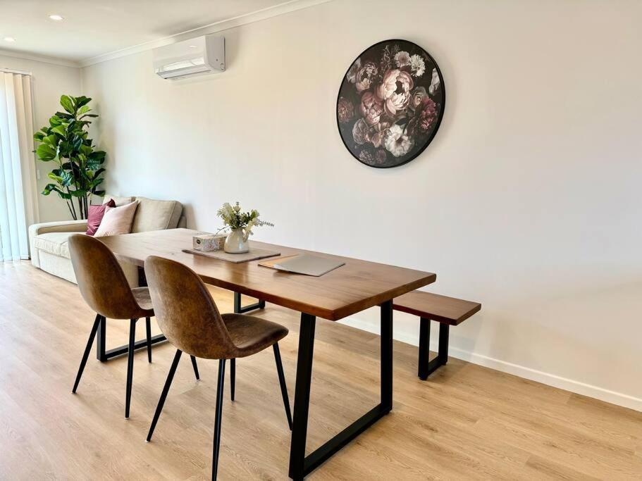 Henderson - 4-Bedrooms Home Auckland Zewnętrze zdjęcie